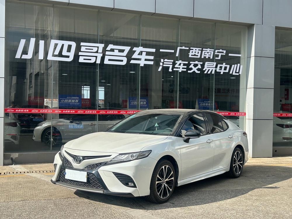 Toyota Camry 2019 — фото автомобиля 1