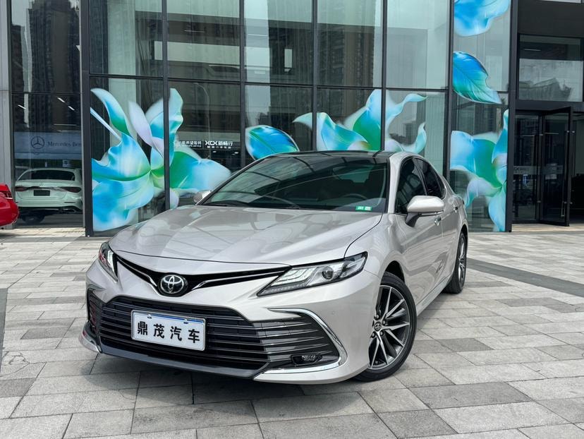 Toyota Camry 2021 — фото автомобиля 1