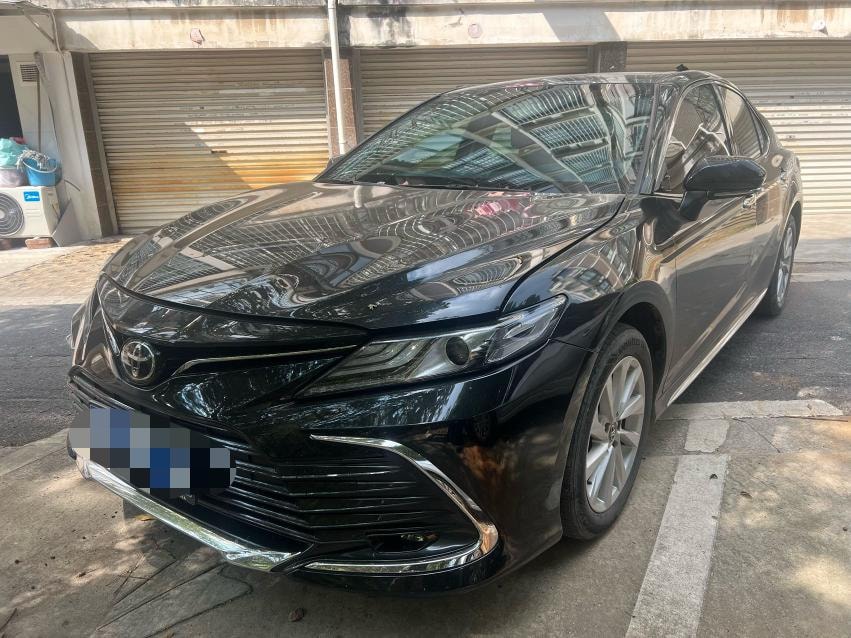 Toyota Camry 2023 — фото автомобиля 1