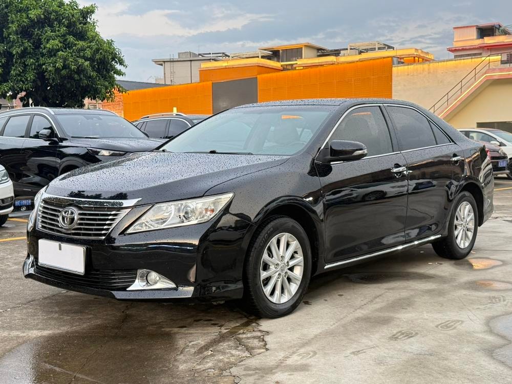 Toyota Camry 2013 — фото автомобиля