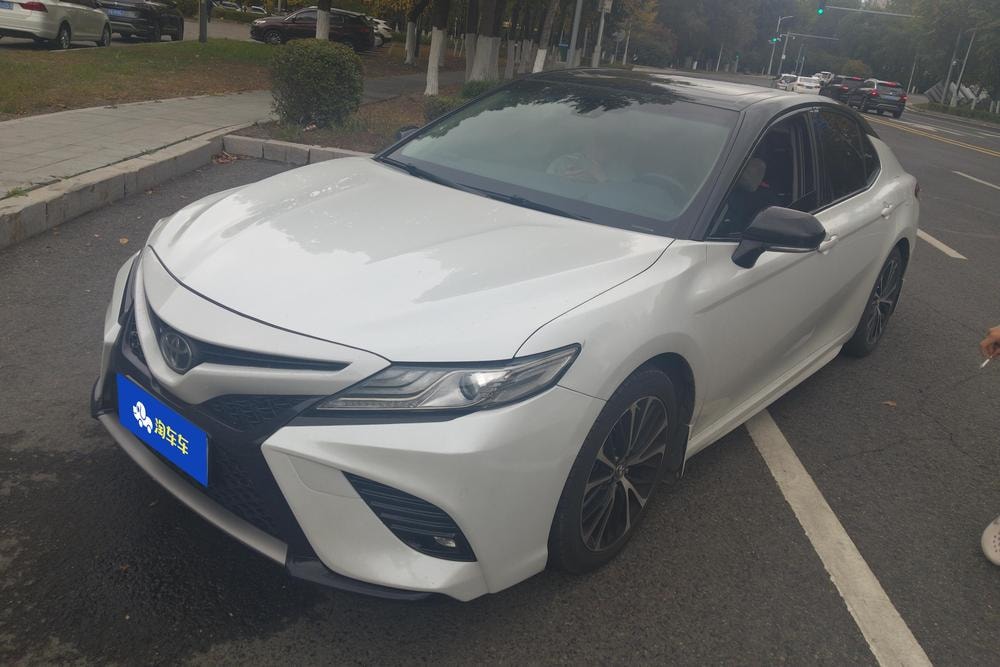 Toyota Camry 2018 — фото автомобиля 1