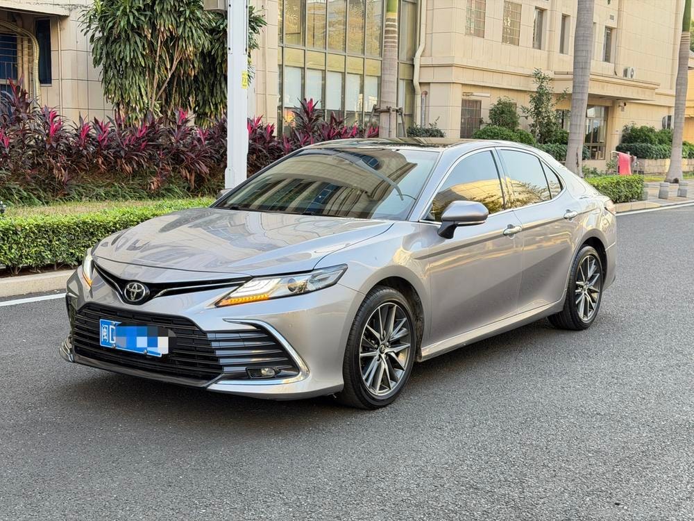 Toyota Camry 2021 — фото автомобиля 1