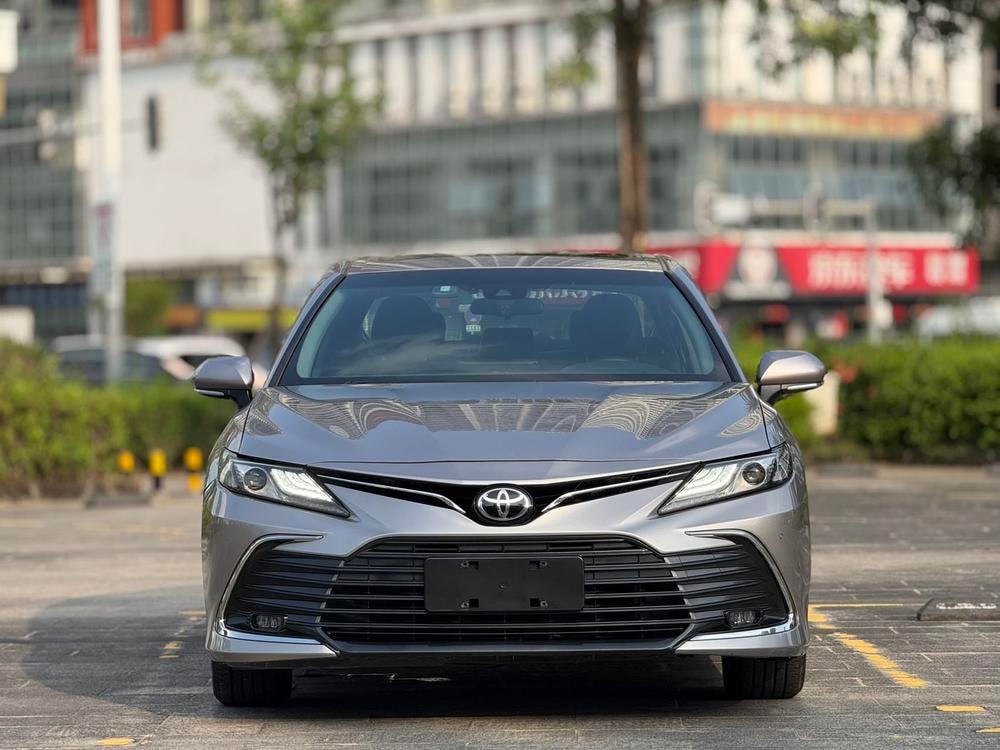 Toyota Camry 2021 — фото автомобиля 1