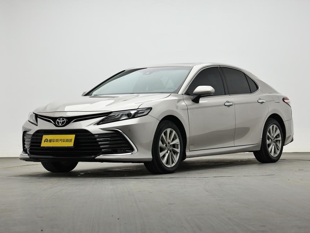Toyota Camry 2021 — фото автомобиля 1