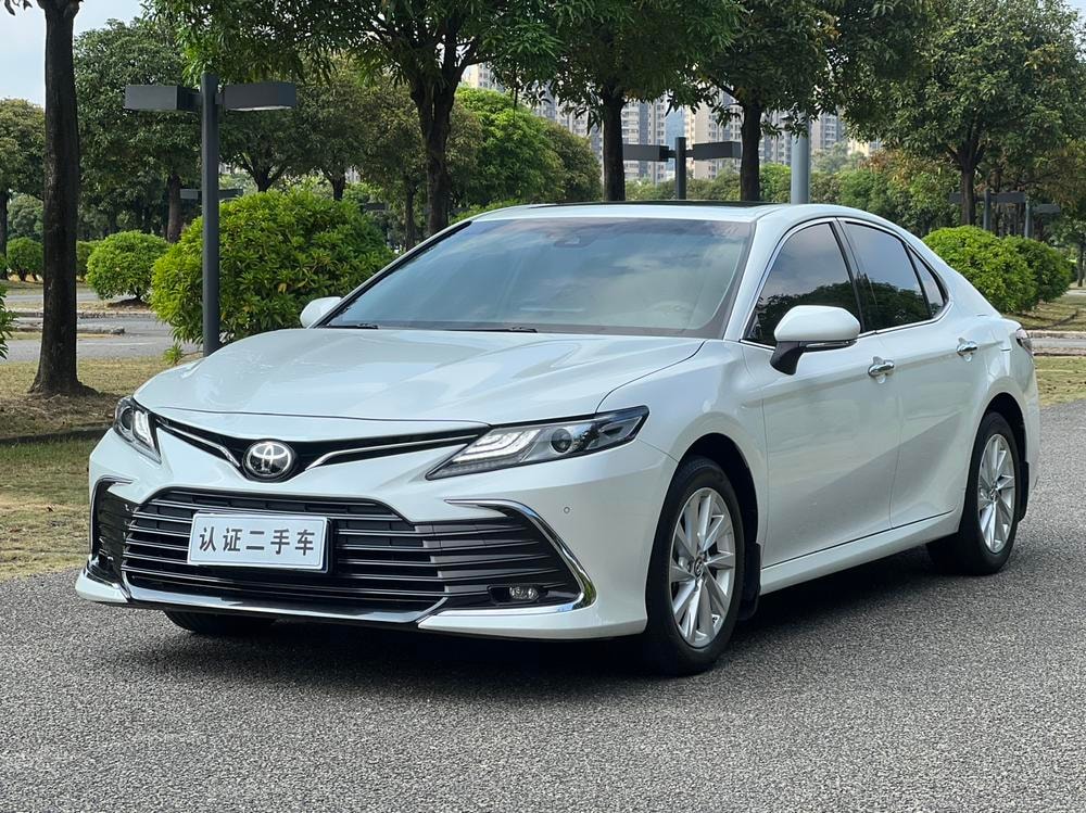Toyota Camry 2021 — фото автомобиля 1