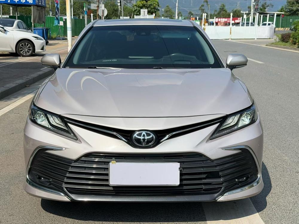 Toyota Camry 2021 — фото автомобиля 1