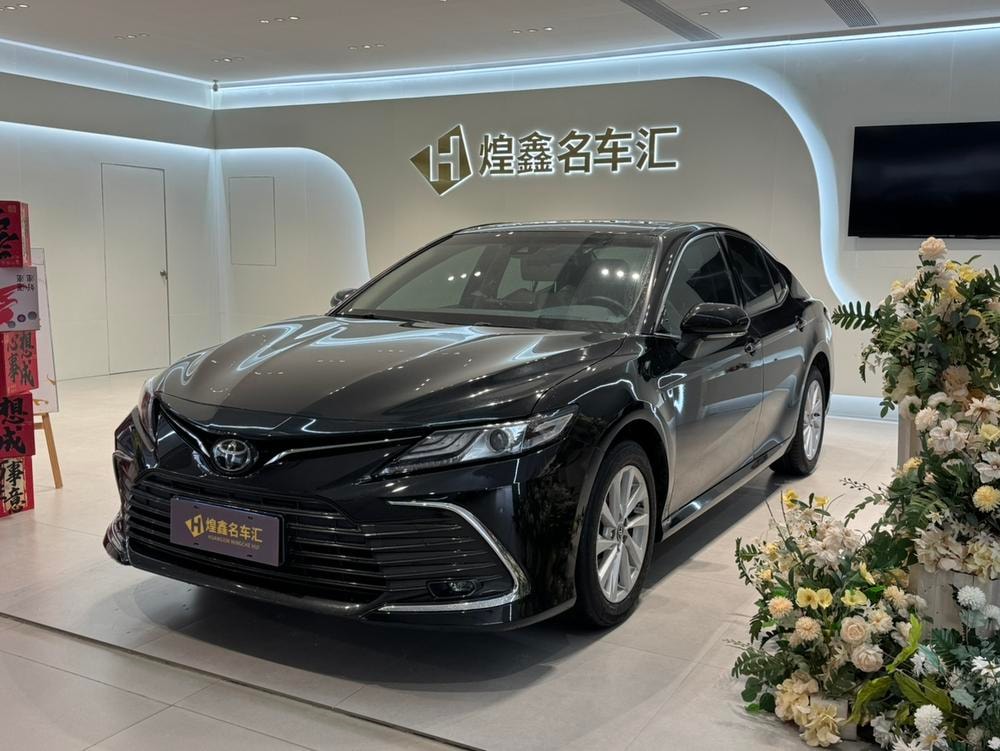 Toyota Camry 2021 — фото автомобиля 1