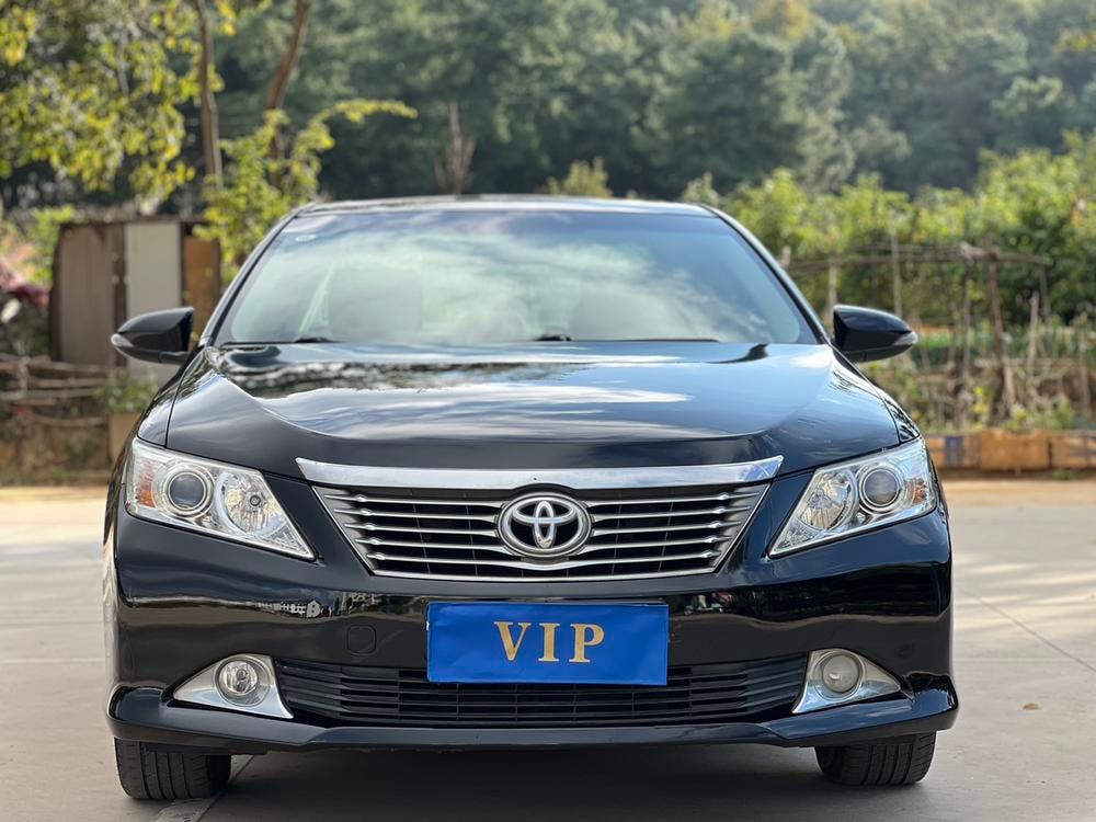 Toyota Camry 2013 — фото автомобиля