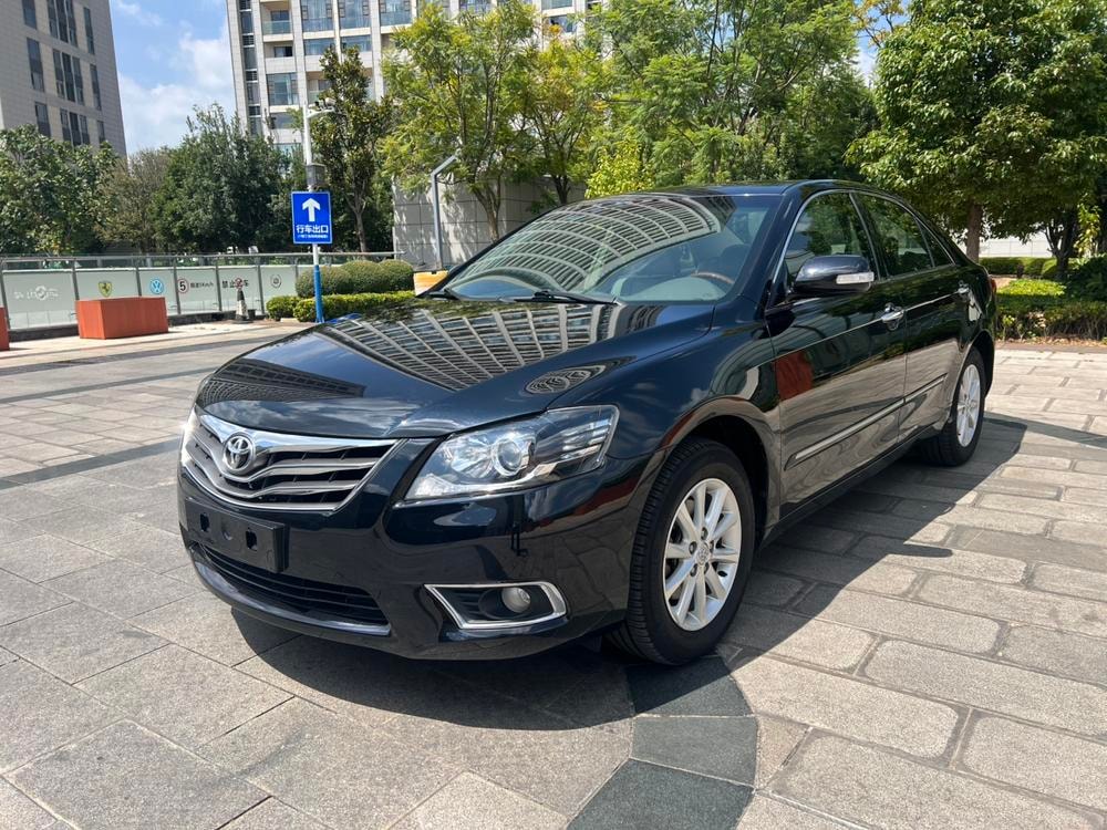 Toyota Camry 2013 — фото автомобиля