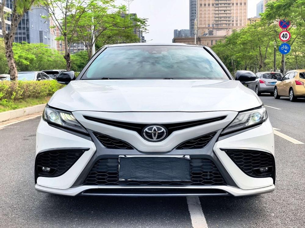 Toyota Camry 2021 — фото автомобиля 1