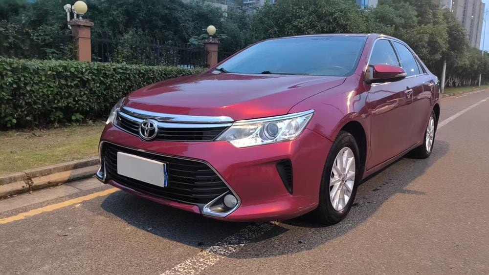 Toyota Camry 2016 — фото автомобиля