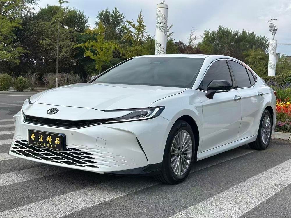 Toyota Camry 2026 — фото автомобиля 1
