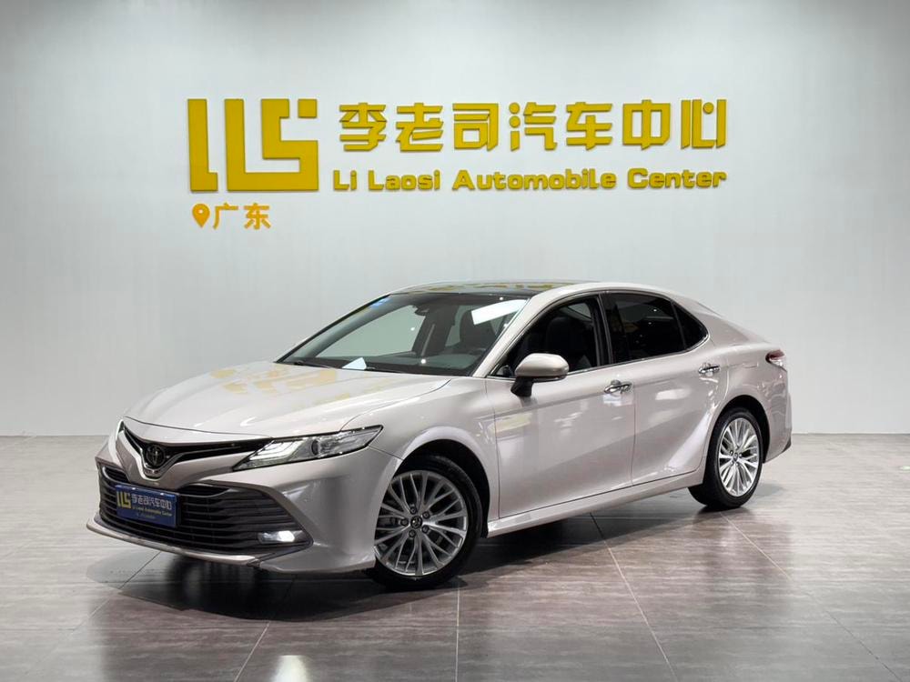 Toyota Camry 2019 — фото автомобиля 1
