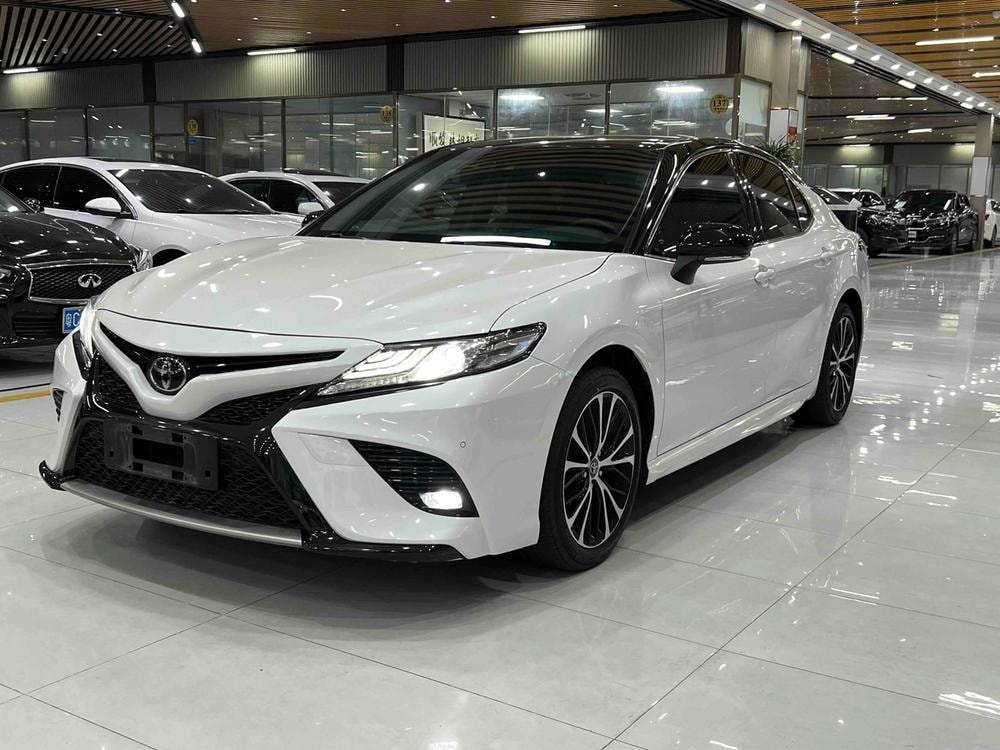 Toyota Camry 2019 — фото автомобиля 1