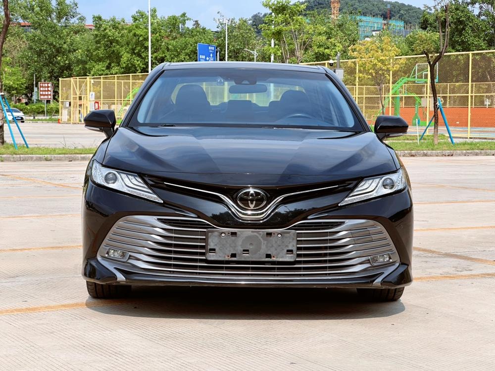 Toyota Camry 2019 — фото автомобиля