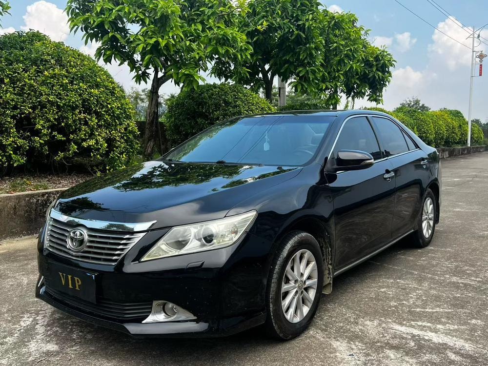 Toyota Camry 2012 — фото автомобиля