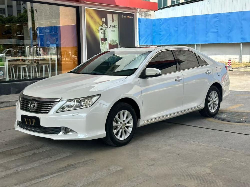Toyota Camry 2012 — фото автомобиля