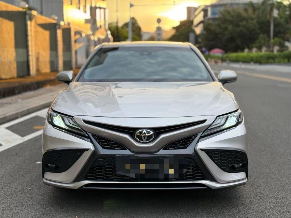 Toyota Camry 2021 — фото автомобиля 1