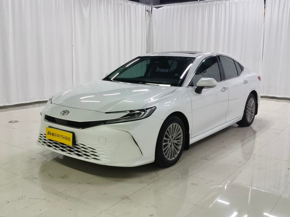 Toyota Camry 2026 — фото автомобиля