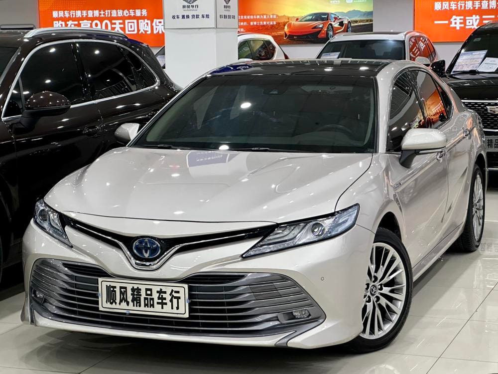Toyota Camry 2018 — фото автомобиля 1