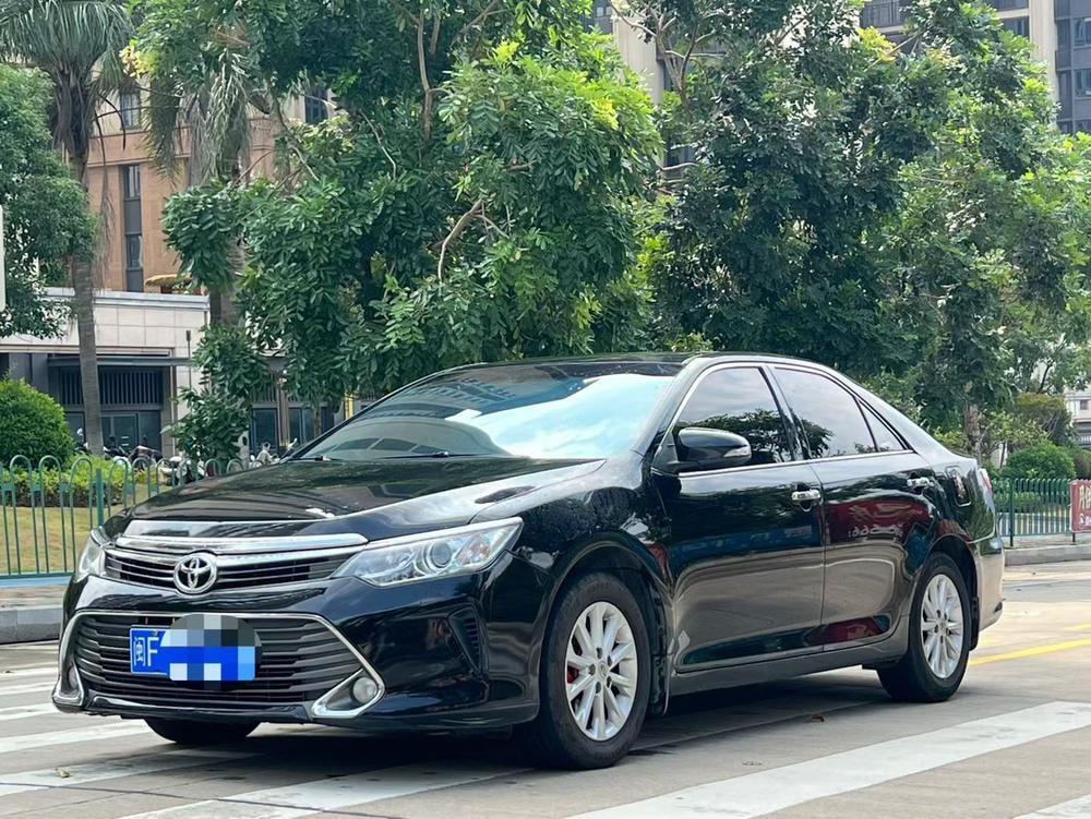 Toyota Camry 2015 — фото автомобиля