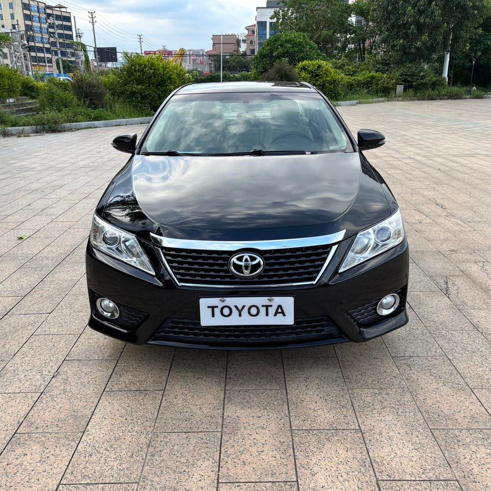 Toyota Camry 2012 — фото автомобиля