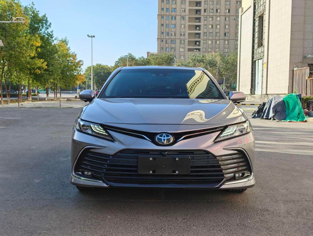 Toyota Camry 2022 — фото автомобиля 1