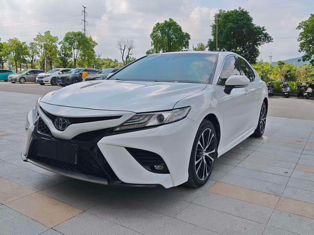 Toyota Camry 2019 — фото автомобиля 1