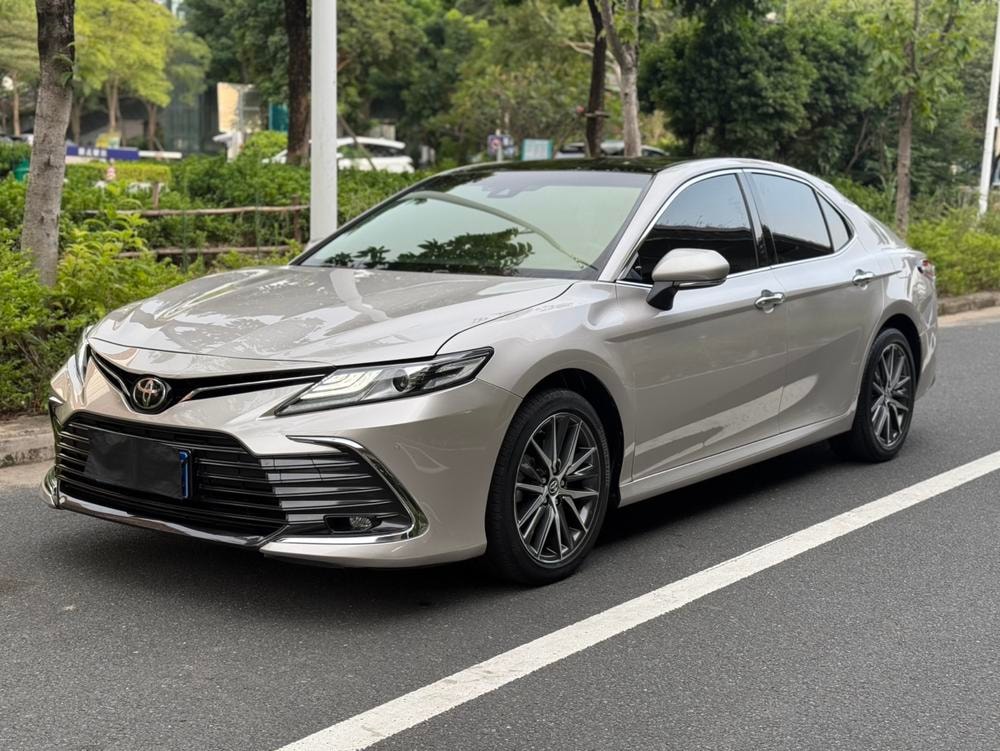 Toyota Camry 2021 — фото автомобиля