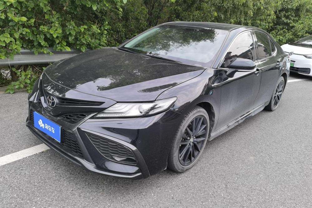 Toyota Camry 2023 — фото автомобиля