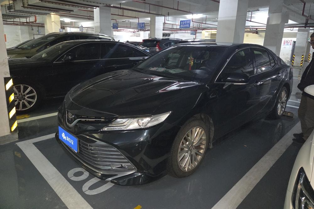 Toyota Camry 2018 — фото автомобиля