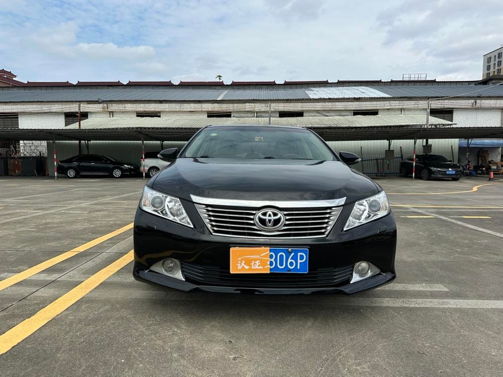 Toyota Camry 2012 — фото автомобиля