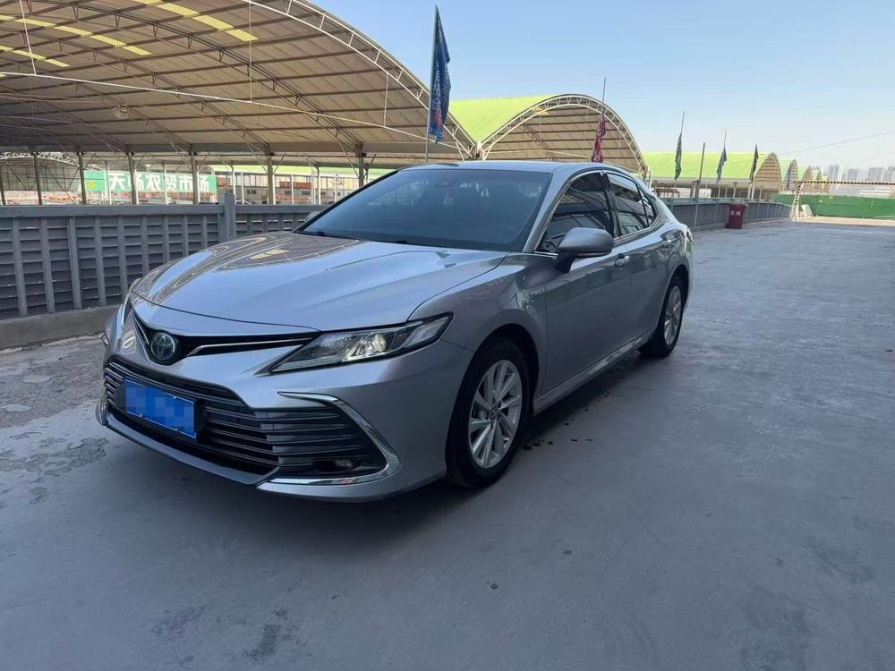 Toyota Camry 2022 — фото автомобиля
