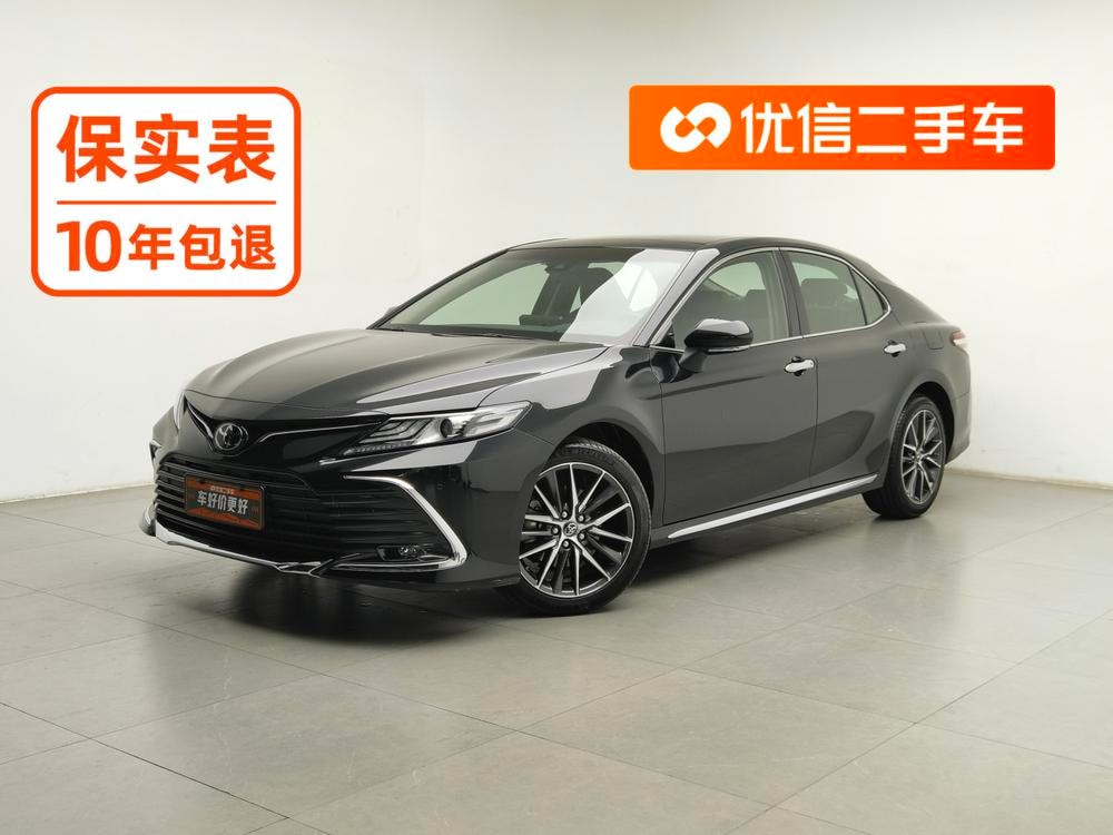 Toyota Camry 2023 — фото автомобиля