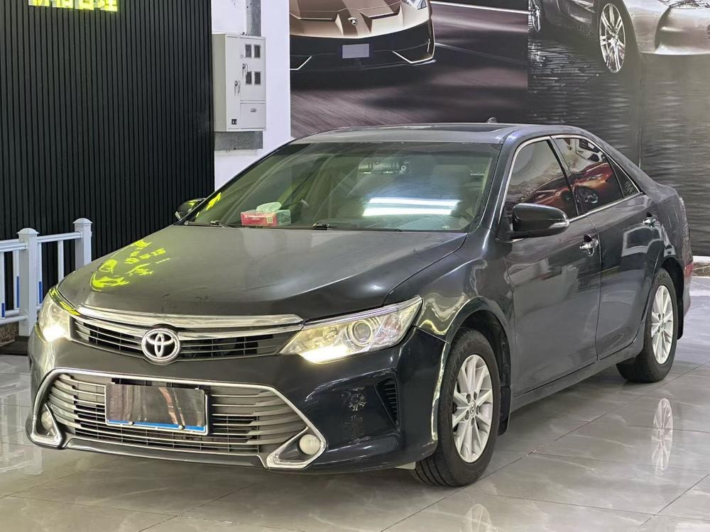 Toyota Camry 2015 — фото автомобиля
