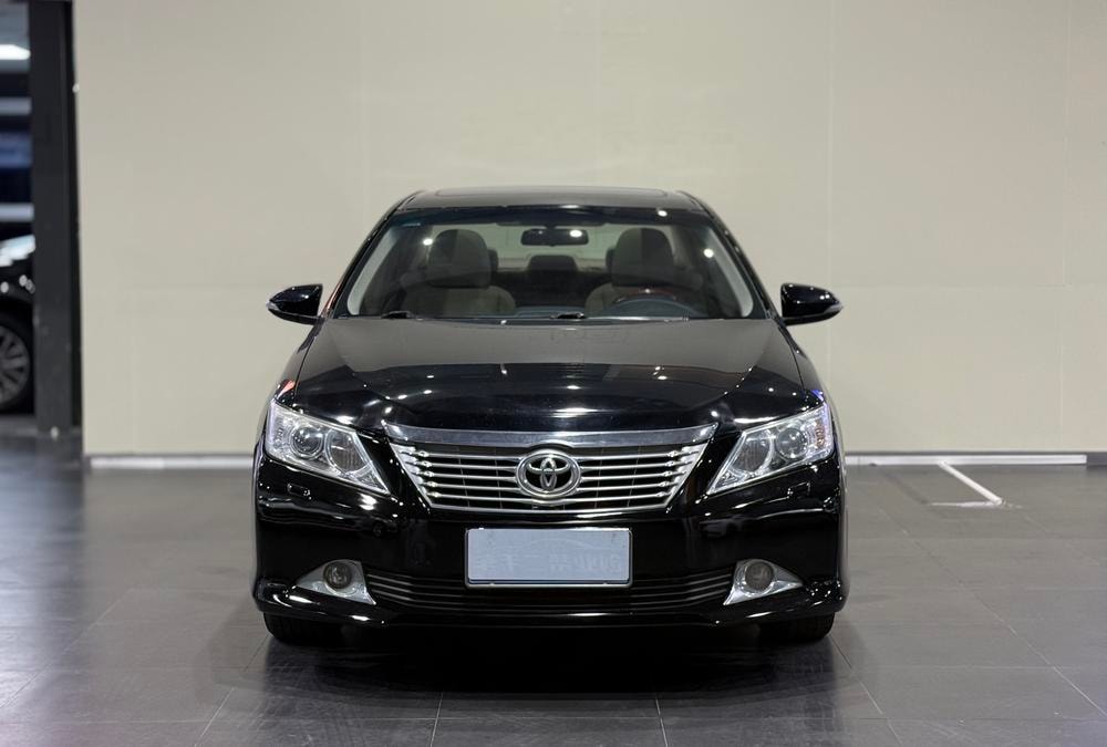 Toyota Camry 2012 — фото автомобиля