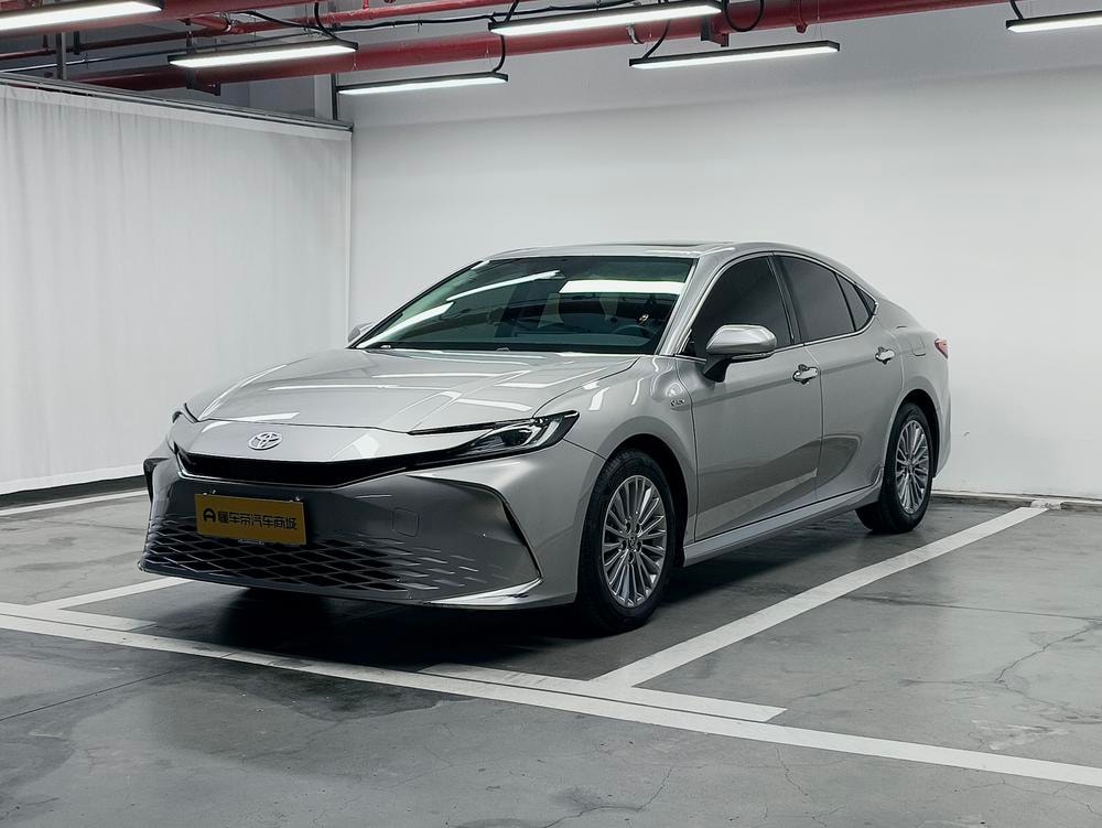 Toyota Camry 2024 — фото автомобиля
