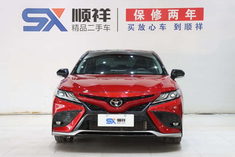 Toyota Camry 2021 — фото автомобиля 1