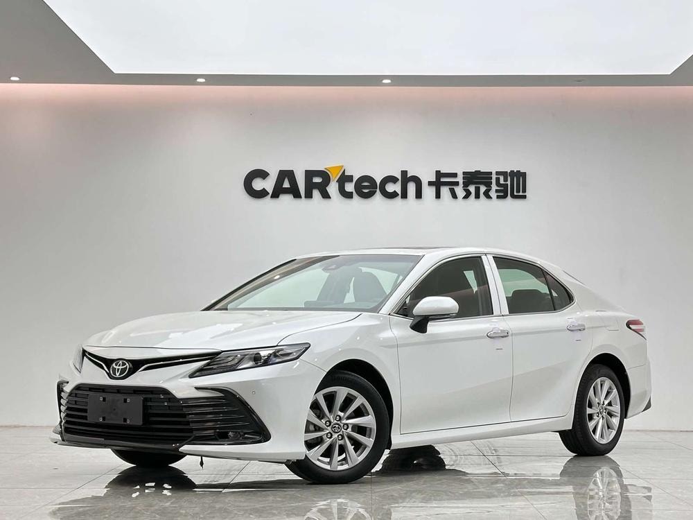Toyota Camry 2021 — фото автомобиля