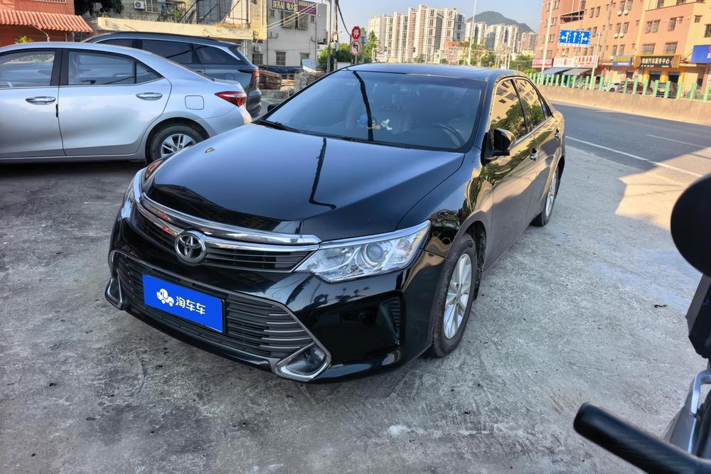 Toyota Camry 2015 — фото автомобиля