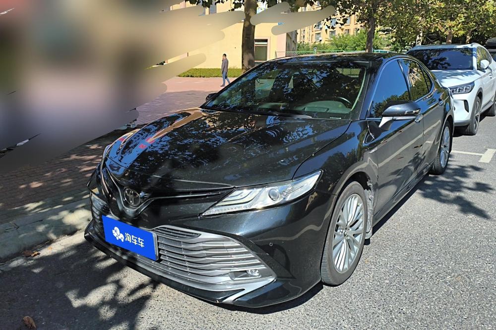 Toyota Camry 2018 — фото автомобиля