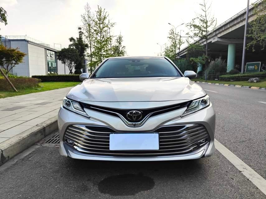 Toyota Camry 2018 — фото автомобиля 1