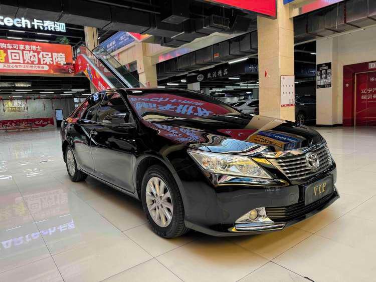 Toyota Camry 2013 — фото автомобиля