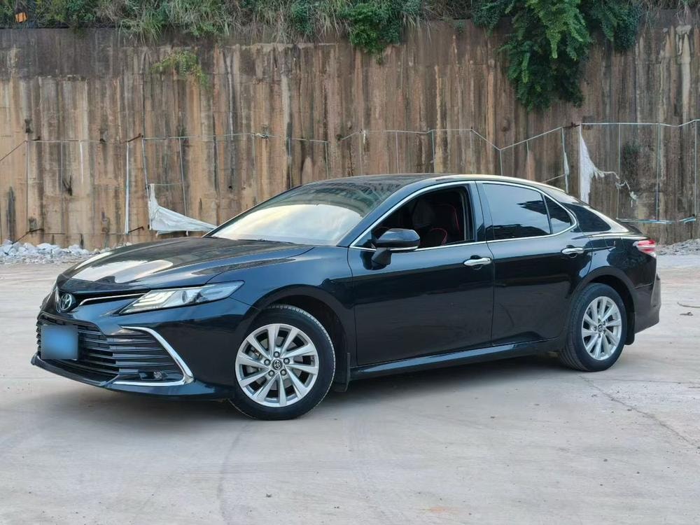 Toyota Camry 2021 — фото автомобиля