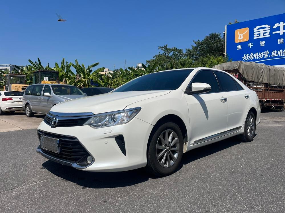 Toyota Camry 2016 — фото автомобиля