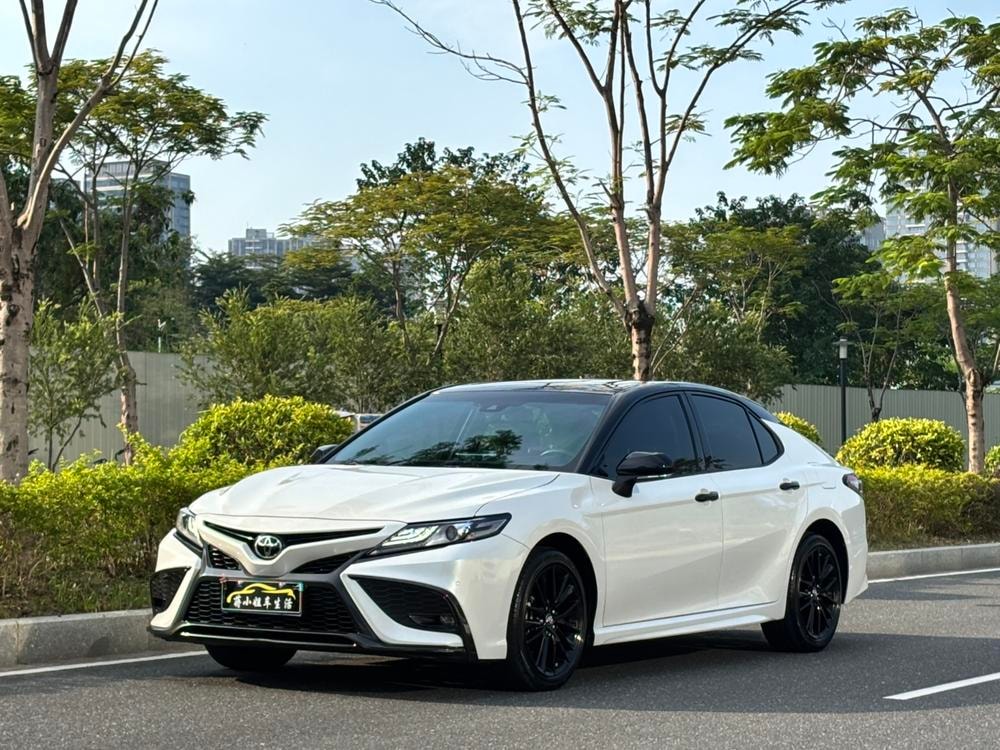 Toyota Camry 2022 — фото автомобиля 1