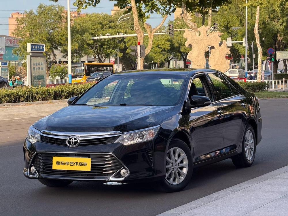 Toyota Camry 2016 — фото автомобиля