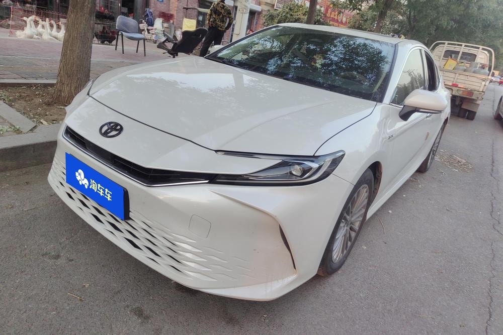 Toyota Camry 2024 — фото автомобиля
