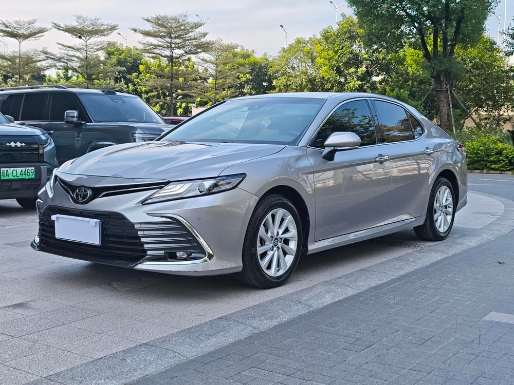 Toyota Camry 2021 — фото автомобиля 1