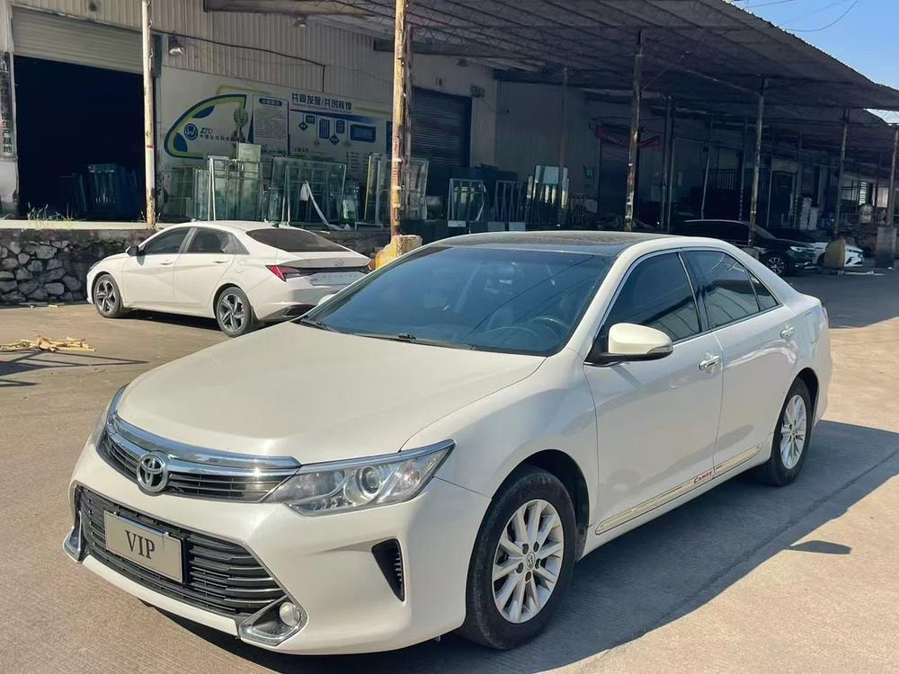 Toyota Camry 2016 — фото автомобиля